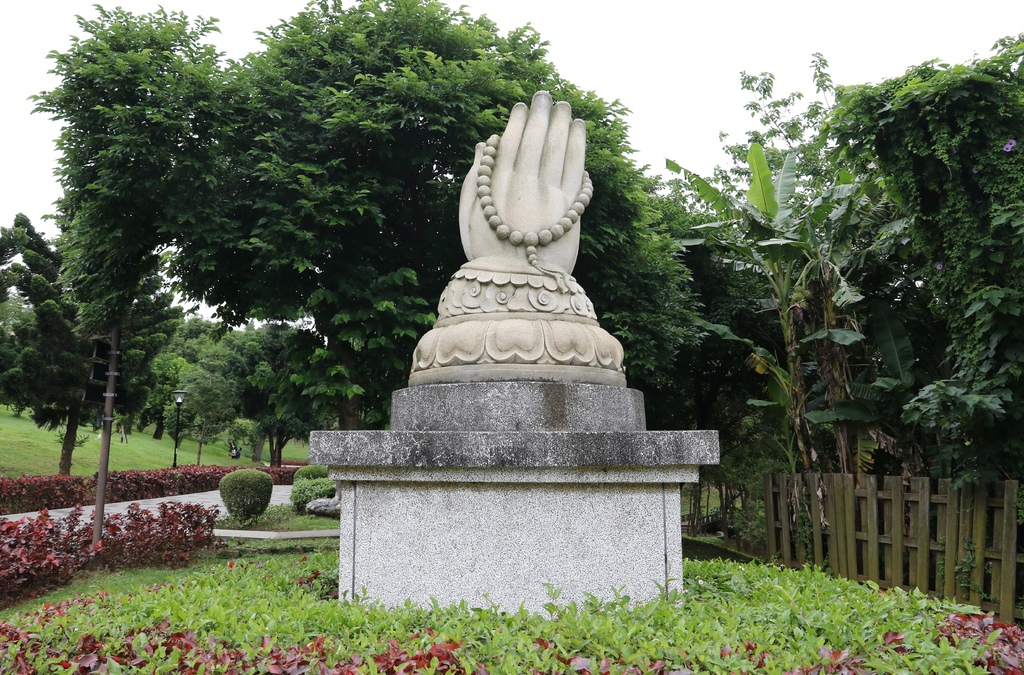 富貴角燈塔步道台灣百合老梅石槽一滴水紀念館金鬱金香酒店雲門劇場@ 行