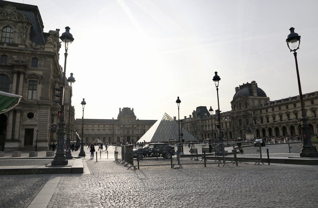 法國 巴黎 羅浮宮 米洛的維納斯 蒙娜麗莎的微笑 薩莫色雷斯 法國 巴黎 羅浮宮 米洛的維納斯 蒙娜麗莎的微笑 薩莫色雷斯