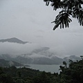 雲霧繚繞日月潭