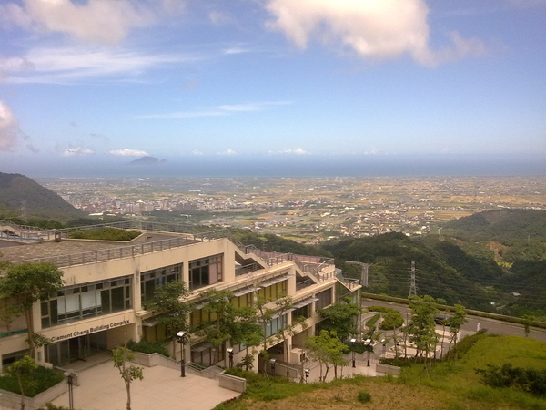 學校和平原合照