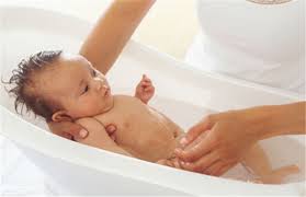 【育兒教養】洗澡，不只是洗身體而已，親子共浴，有助於親子感情交流
