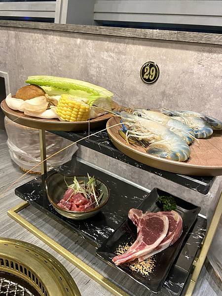 高雄燒烤｜燒肉將｜和牛吃到飽、吃得到產地直送泰國蝦｜夢時代餐