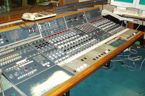 Neve%20Console1.jpg