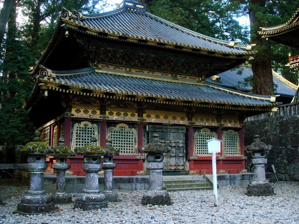 nikko2_120.jpg