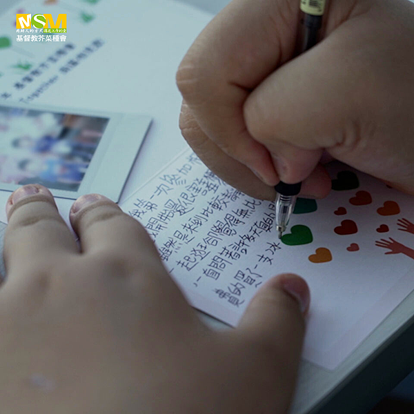 可與認養童互通書信,解孩子成長軌跡 可與認養童互通書信,解孩子成長軌跡