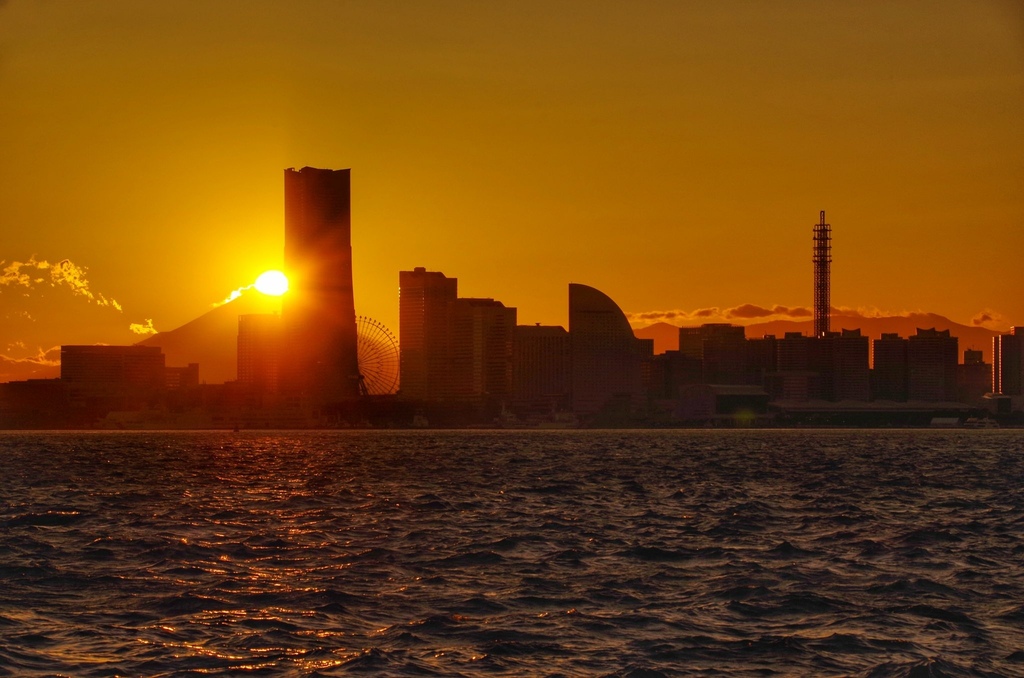 横浜ランドマークタワー 富士山.jpg