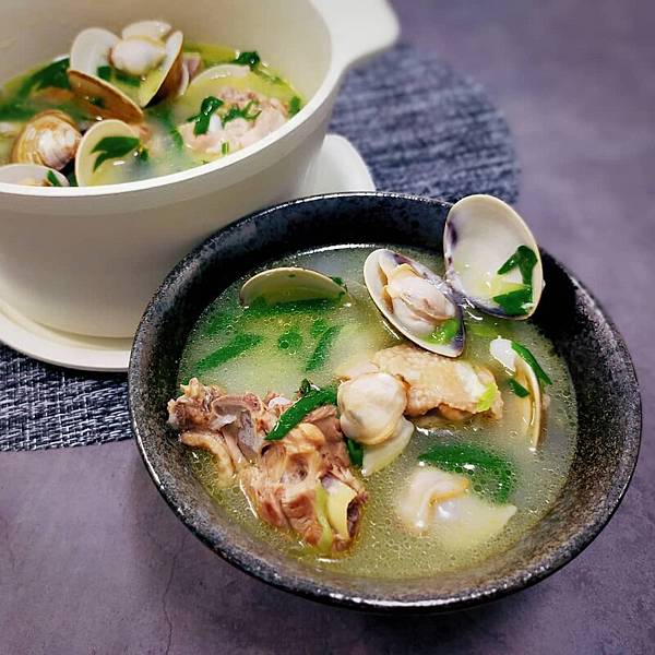 如何煮蛤蠣蒜頭雞湯食譜蒜頭雞湯怎麼做 如何煮蛤蠣蒜頭雞湯食譜蒜頭雞湯怎麼做