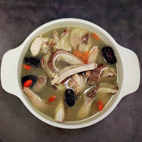 胡椒豬肚雞湯的做法看似複雜其實很簡單廣東養生煲湯濃郁白湯胡椒辛香暖心驅寒就靠這一鍋慕曦a台味廚房