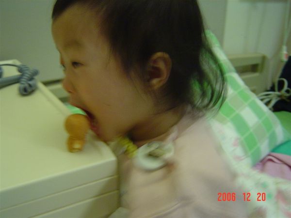 啊~~~哆啦A夢(蛋糕)我要吃掉你囉~~