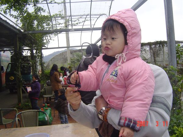 繼續努力~~我真的好愛吹泡泡喔~  真好玩!!