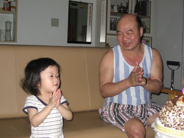 我們來唱歌吧～～『祝你生日快樂．．．．』