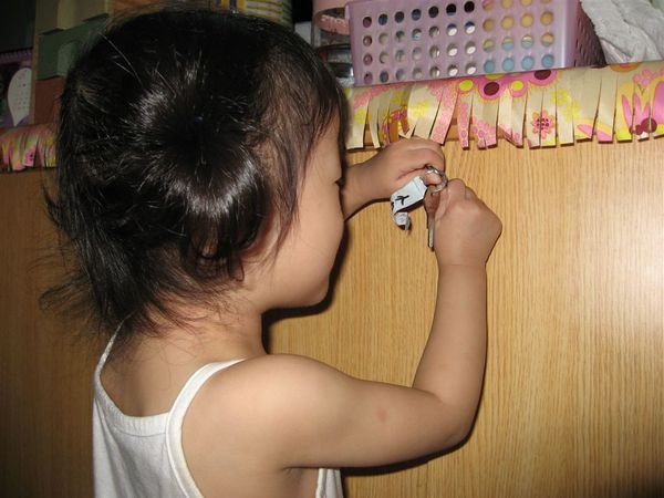 瞄準KEY的洞口........進去了~~ 轉一下~