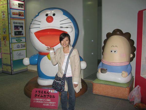 後來看到下面有朝日電視台我們就走了進去~~