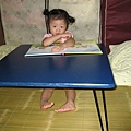 主兒現在會聽音樂自己翻面，很棒喔~~