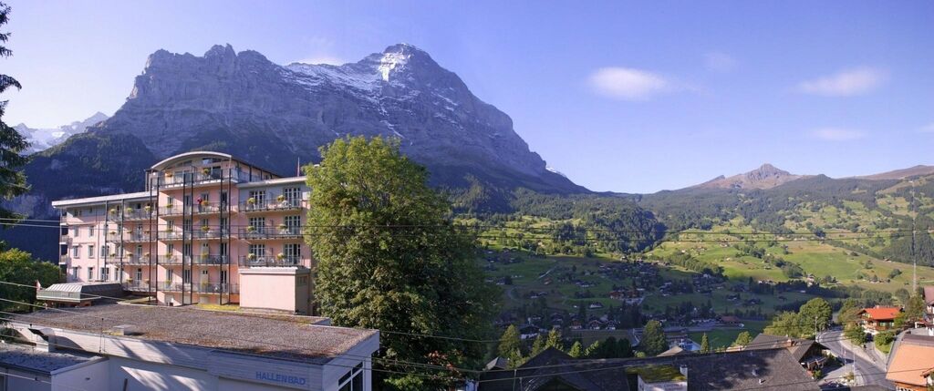 Hotel-Belvedere-with-Eiger-Panorama.jpg