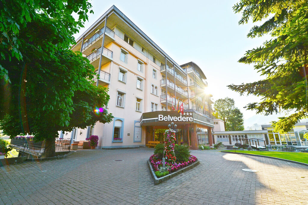 Eingang-Sommer-Entrance-Summer-Belvedere-Swiss-Quality-Hotel-Grindelwald.JPG