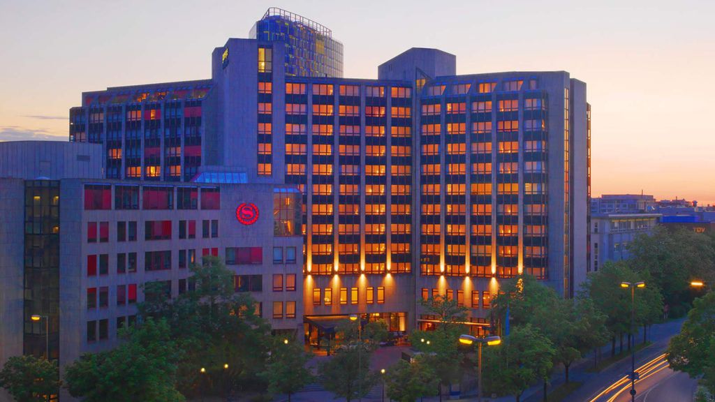 she146ex107419.jpg she146ex107419.jpg