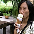 20060711-新社與薰衣草森林 (23) 好棒的香草風冰淇淋.jpg