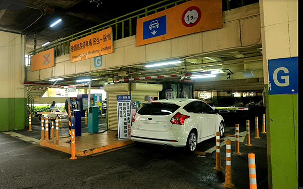 建國高架停車場