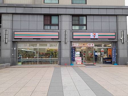 7-11君匯門市01.jpg