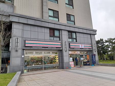 7-11君匯門市02.jpg