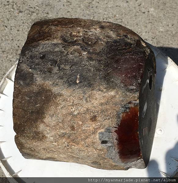 紅皮翡翠玉石原礦五點八公斤一顆 (3).JPG