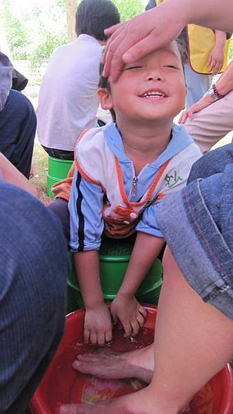 s-110507-洗腳報親恩 (33).jpg s-110507-洗腳報親恩 (33).jpg