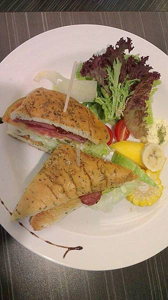 11390231_10153332073629921_1057343892727320839_n (1).jpg