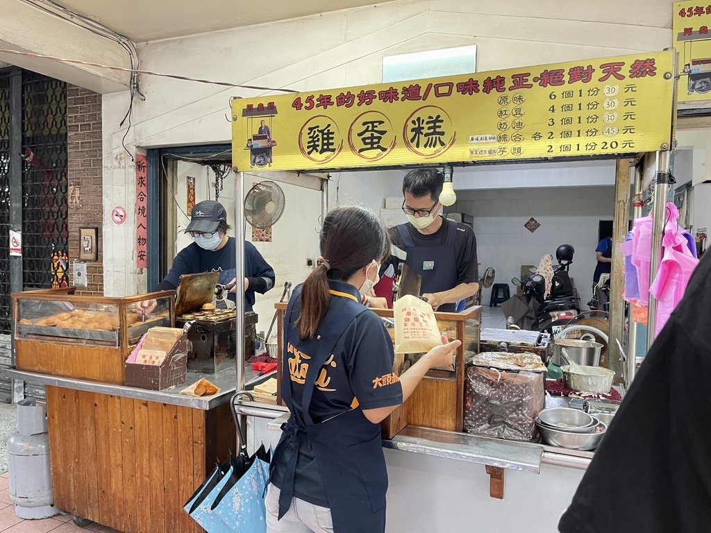 台南雞蛋糕『阿堯師雞蛋糕』人氣排隊古早味雞蛋糕，奶油綿密香甜