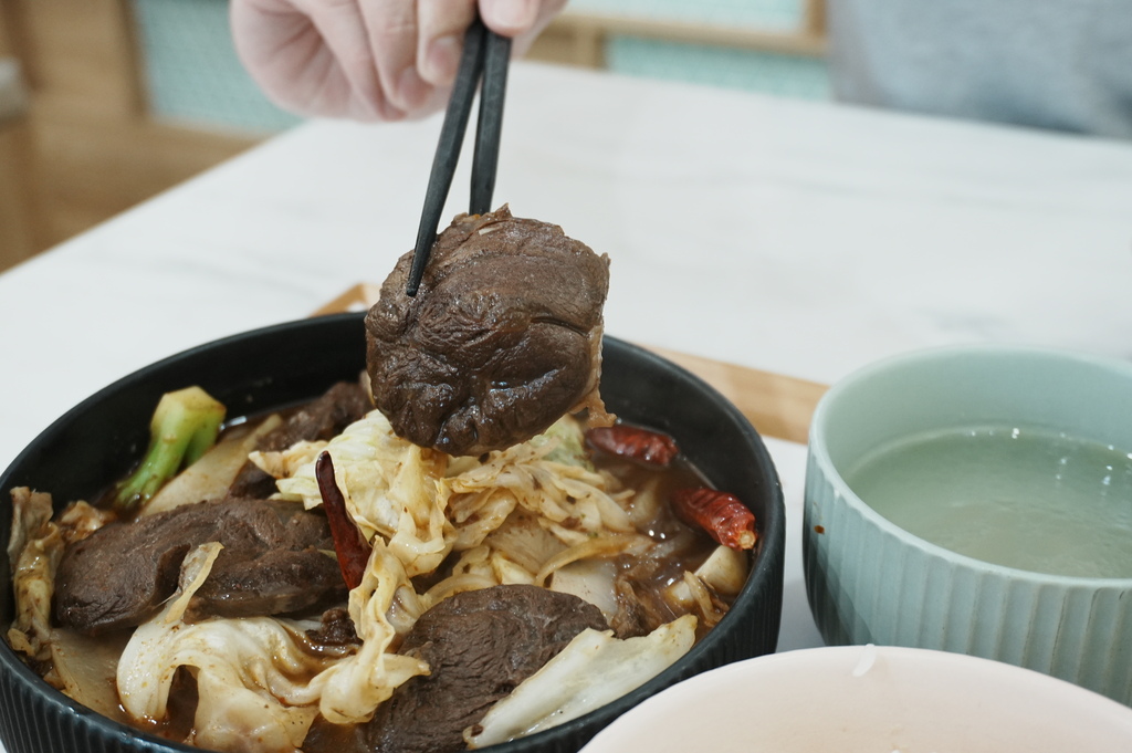 嘉義美食『來道好食雞』份量多口味濃郁鹹香，人員親切環境質感好