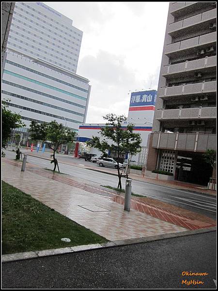 下午突然間又下起雨來