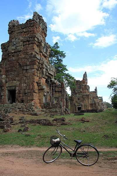 Prasat Suor Prat towers十二生肖塔（審判塔）跟陪我東奔西跑的腳踏車