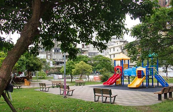 曼特寧樓中樓面公園 曼特寧樓中樓面公園
