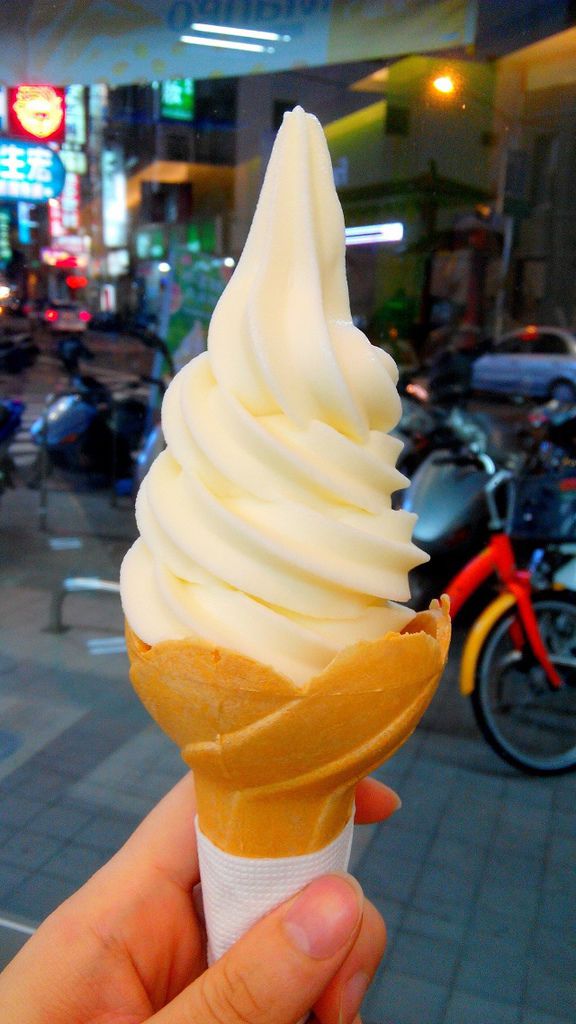 全家 水蜜桃霜淇淋 (10) 全家 水蜜桃霜淇淋 (10)