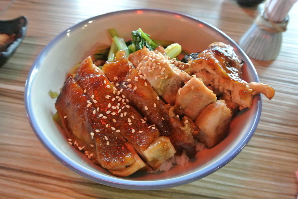 跑得快照燒雞腿丼