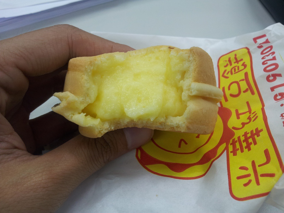 捏下去會爆出來的奶油餅 捏下去會爆出來的奶油餅