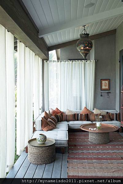 Impressive-Moroccan-Fabric-trend-Los-Angeles-Mediterranean-Porch-Inspiration-with-artwork-curtain-panels-gray-grommets-Indoor-outdoor-porch-lantern-Metal-Tray-pillows-relax-seat.jpg