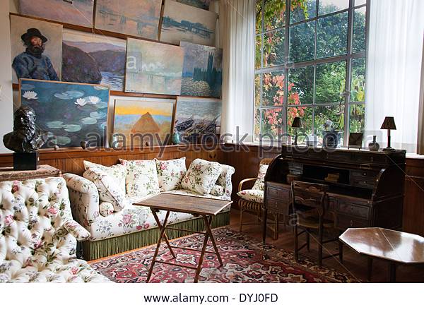 interior-of-claude-monets-home-in-giverny-normandy-france-DYJ0FD.jpg