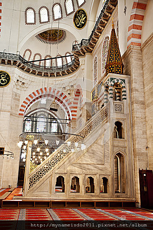 suleymaniye-mosque-istanbul-turkey-interior-pulpit-28364442.jpg