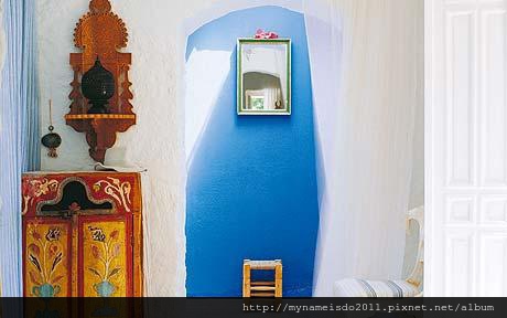 ozbek-interior-home-image-turkey-blue-white.jpg