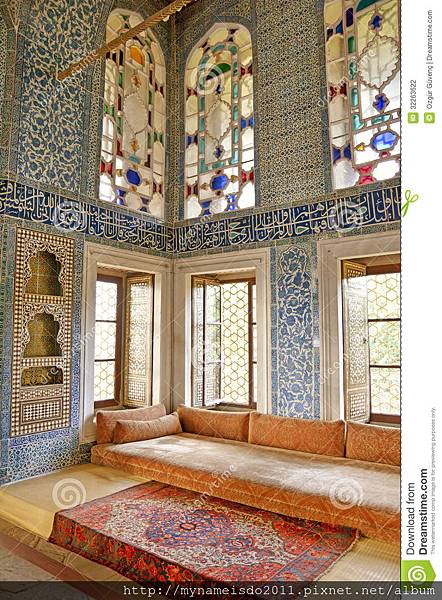 topkapi-palace-interior-istanbul-turkey-detail-32263622.jpg