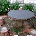 模型旁的圓桌圓椅(正常尺寸)