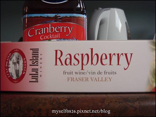 raspberry wine 1.JPG