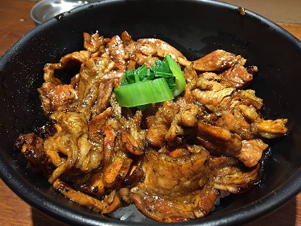 [食記●台北] 佐藤精肉店akiba，光華商圈填飽肚子的好去處。