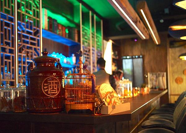 [食記●新竹] Bar Approx.將進酒，竹科金山街的新綠洲去吃美食喝特色調酒吧！