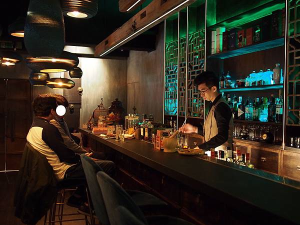 [食記●新竹] Bar Approx.將進酒，竹科金山街的新綠洲去吃美食喝特色調酒吧！