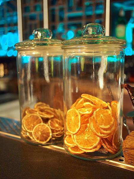 [食記●新竹] Bar Approx.將進酒，竹科金山街的新綠洲去吃美食喝特色調酒吧！