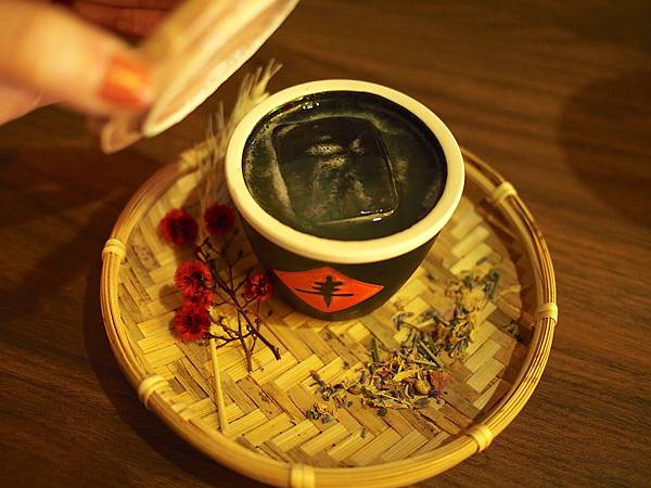 [食記●新竹] Bar Approx.將進酒，竹科金山街的新綠洲去吃美食喝特色調酒吧！