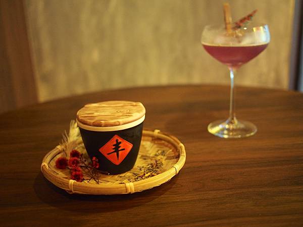 [食記●新竹] Bar Approx.將進酒，竹科金山街的新綠洲去吃美食喝特色調酒吧！