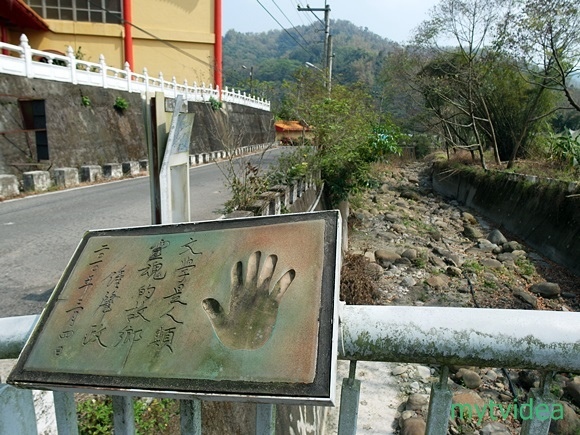 01-SAM_8961.JPG 01-SAM_8961.JPG